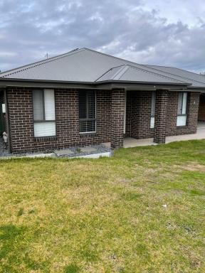 Breakaway new 4br house 5 mins to albury city - Housity