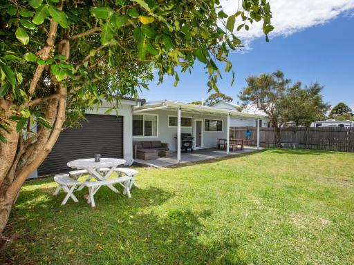 Roskell Retreat Pet Friendly 5 Mins Walk to Beach - Housity