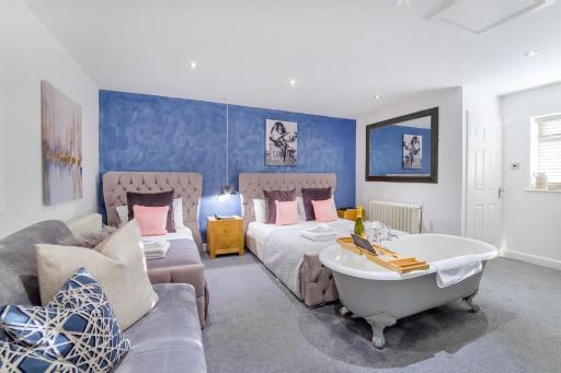 Converted Luxury Stables - Housity