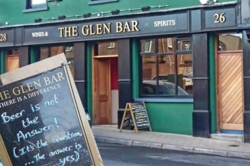 Central 2 Bed Apartment Above Great Derry Pub - Housity