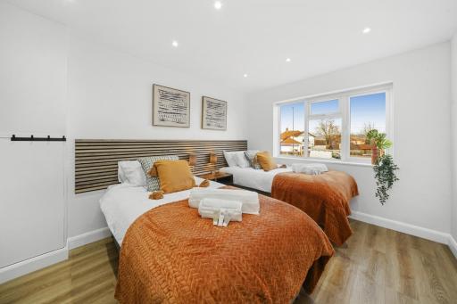 Modern Bungalow in Maidstone sleeps 5 with free parking - Housity