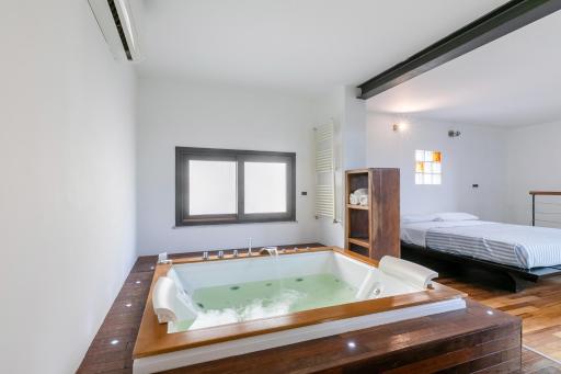 Castello della Zisa Flat with Jacuzzi and Terrace - Housity