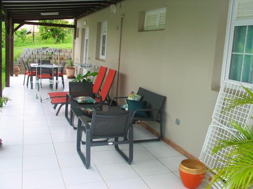 Appartement charmant, Saint-Esprit, 40 m², vue sur la montagne. - Housity