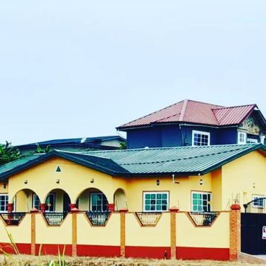 A cheerful holiday home for families and friends - Housity