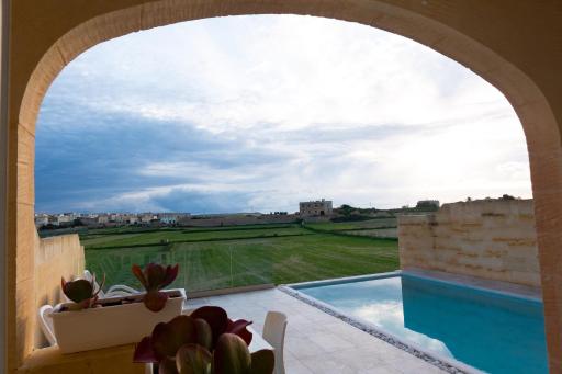 Inni Holiday Home with Infinity Pool - Housity