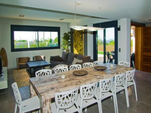 House - 5 Bedrooms with Pool and WiFi - 00754 - Housity