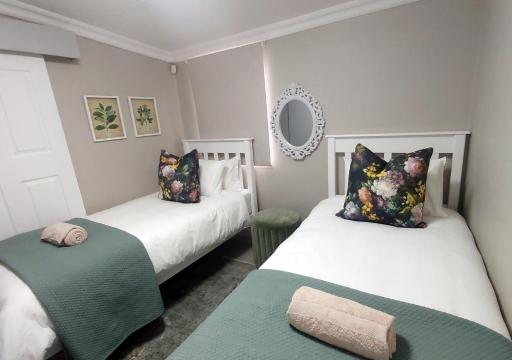 7 on Connor - Luxury Family Cottage - Housity