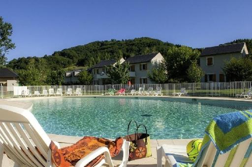 Saint geniez d'olt Jolie t2 aménagée et équipée village goelia 2 piscines chauffées - Housity