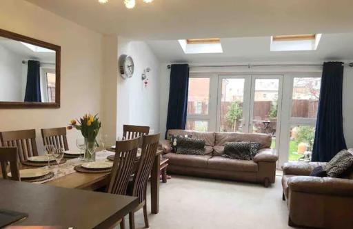 4 bedroom house in seaside town - Housity