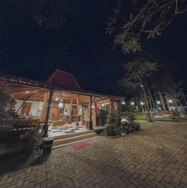 VILLA OPA DOEL YOGYAKARTA - Hizvo