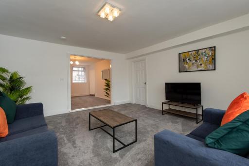 Large comfortable house with 3 reception rooms near road links - Housity