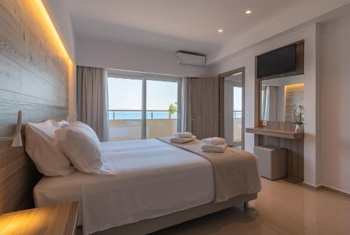 Beachfront Travel Proud Orpheus Studios - Housity