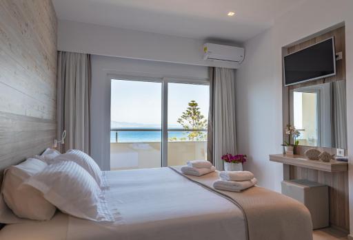 Beachfront Travel Proud Orpheus Studios - Housity