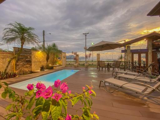 Casa Melville Hospedagem - Sua Casa de Alto Padrão no Coração de Ubatuba! - Housity