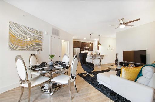 Love,Peace,and Relaxation 2 BR near Downtown - Housity