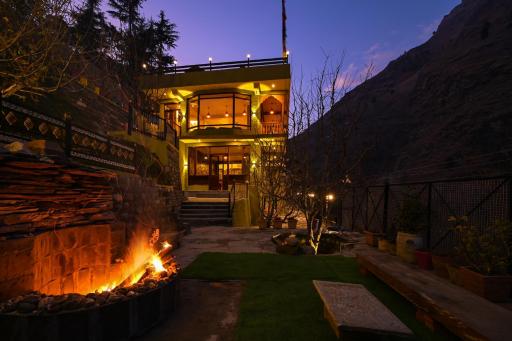 Zostel Dobhi, Manali - Hizvo