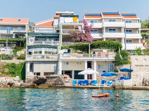 Apartments Rašica Molunat - Housity