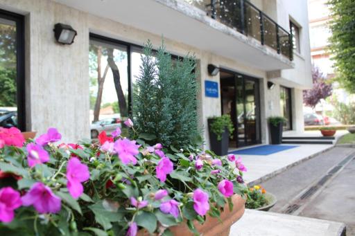 Club Hotel - Housity