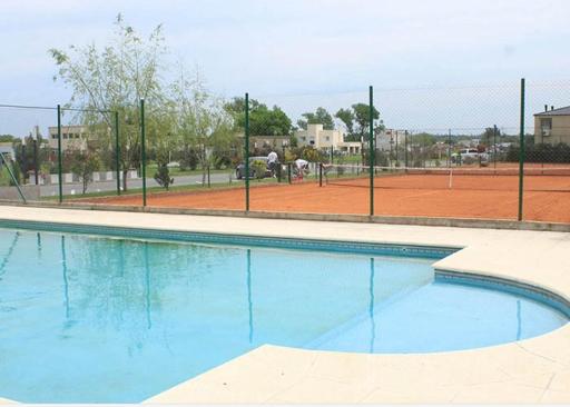 Dpto. en duplex con jacuzzi en barrio privado - Housity