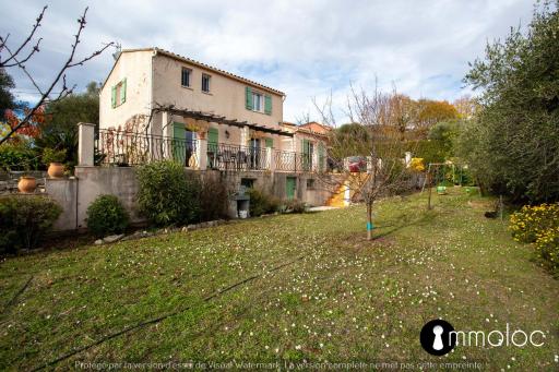4 bedroom house with air conditioning and garden - Housity