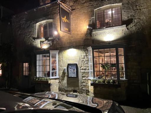 Siam cottage guesthouse over 300 years old with Thai restaurant - Housity