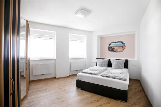Sunlit Garden & Mountain Apartment - Housity