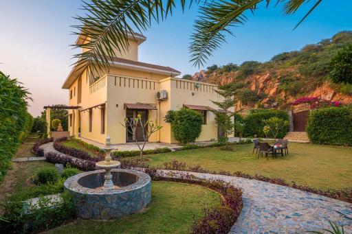 StayVista at Bliss In The Woods w Outdoor Pool - Gurgaon - Housity