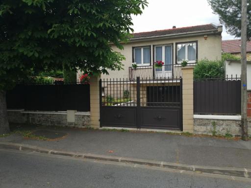 Etage privatif tout confort dans une maison - Housity
