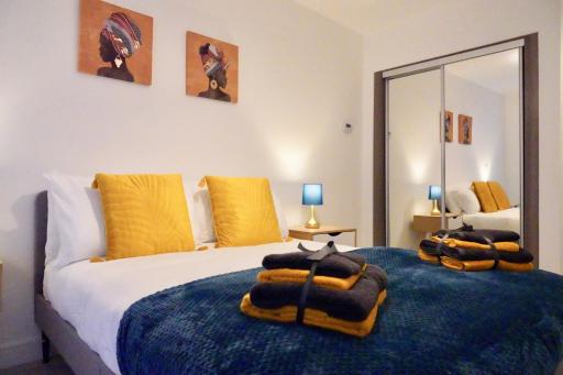 Luxury 2 Bed Apartment with Parking near London - Housity