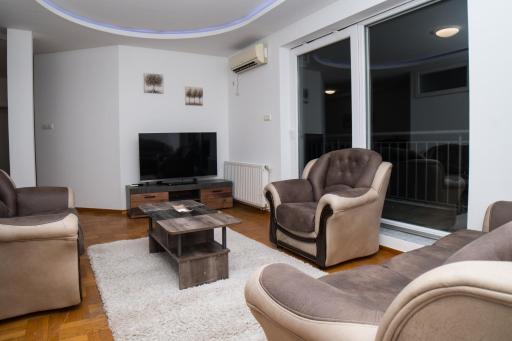 Lux stan u centru Vrbasa - Housity