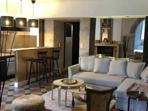 Confort & Charme : Appt Calme et Lumineux à Bourges avec Jardin Privé et Parking - FR-1-586-18 - Housity