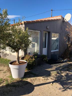 Small house on the beach - Housity