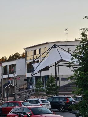Uusi loma-asunto 4 hengelle hiekkasärkillä - Housity