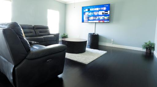 HUGE HOME!! Pool Table near STADIUM & BEACH - Housity