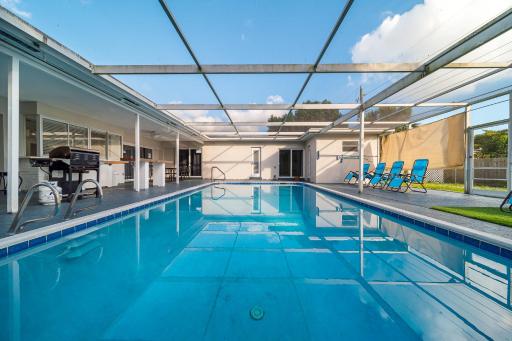 Pool Vacation - Housity
