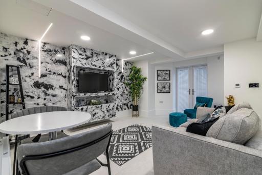 Cosy Apartment in West Bridgford, Close to Transport links and walking distance to Cricket and Football - Housity