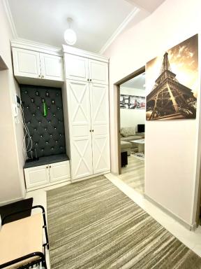 TRILLIONER Apartment 43 - Housity