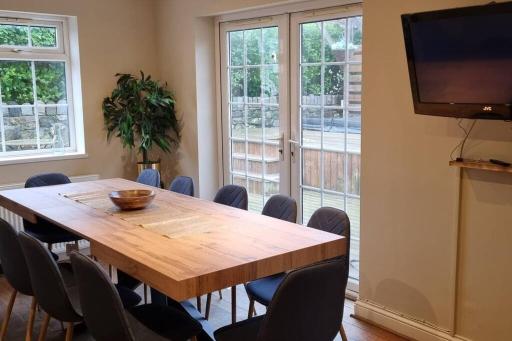 Spacious Abersoch Holiday Home with Hot Tub - Housity