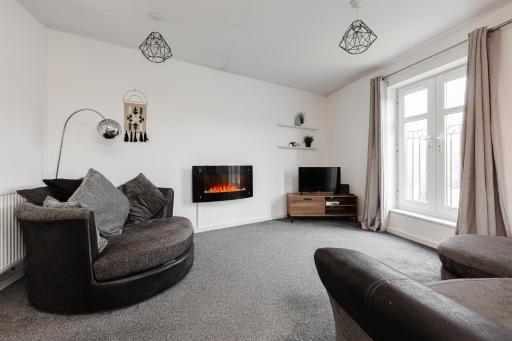 Luke Stays - Moorfields View - Housity