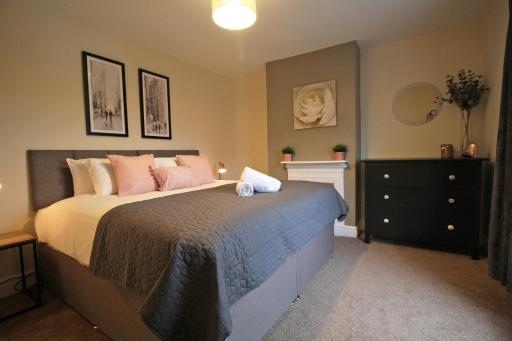 Cheerful two bedroom town house in Chester - Housity