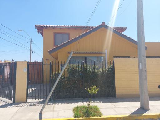 Amplia casa en sector residencial de La Serena. - Housity