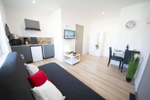 EMYSTA - CHARMANT Studio HOME STAGING en plein centre - Housity