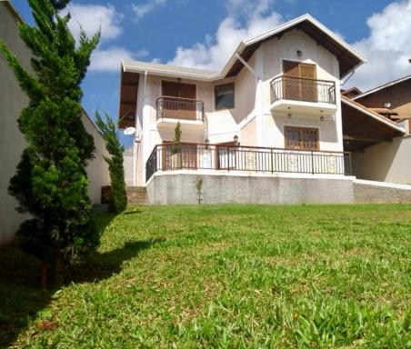 Casa MAGNÍFICA a 1 Km do centrinho com Suíte e Hidro - Housity