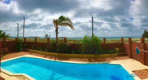 Beach front 4 x2 Home with pool - Housity