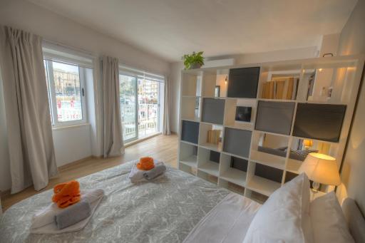 First floor studio apartment seconds from Balluta Bay IPAP1-1 - Housity