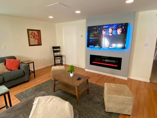 H1 Large modern 1 BR Apartment in Downtown - Housity