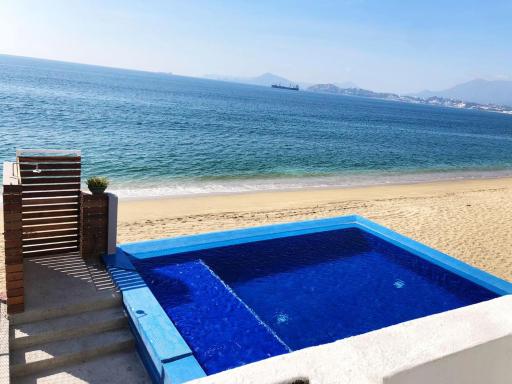 INCREIBLE DEPARTAMENTO A PIE DE PLAYA EN MANZANILLO, COMPLETAMENTE NUEVO - Housity