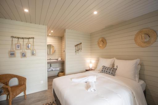 Blue Sail Hotel - Housity