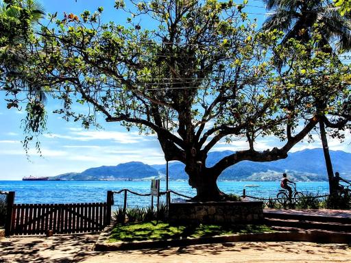 Aconchego e pé na areia em Ilhabela - Housity
