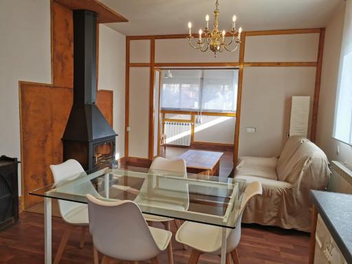 Casita independiente con jardín y chimenea. - Housity